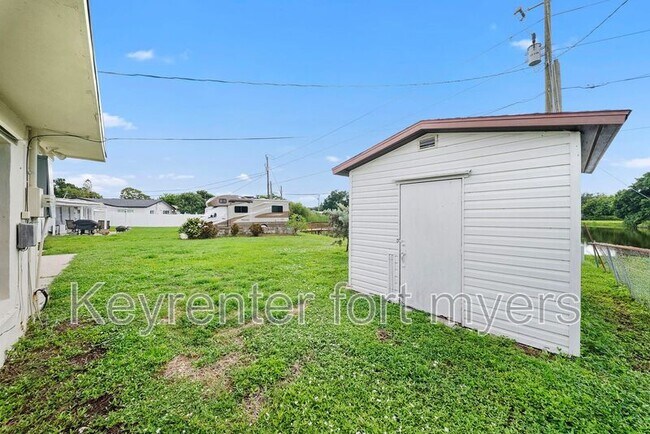 Building Photo - 275 Lakeview Dr