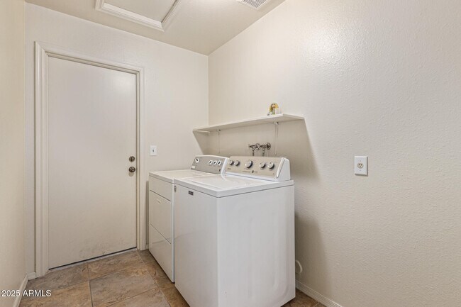 Building Photo - 5322 W Orchid Ln