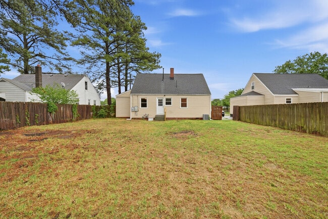 Building Photo - 8037 Crescent Rd