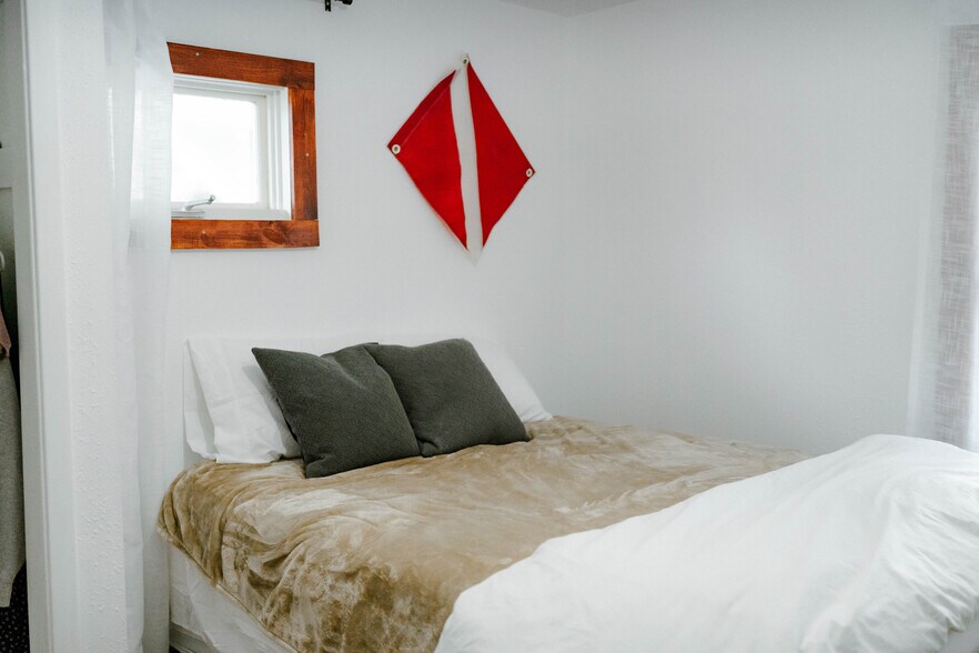 Building Photo - 711 S Phillips Ave