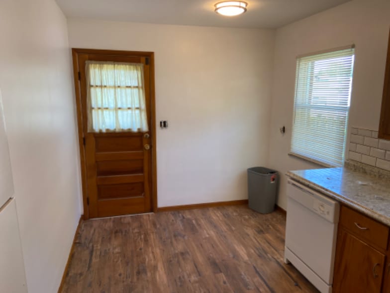 Building Photo - 123 Napoleon Rd