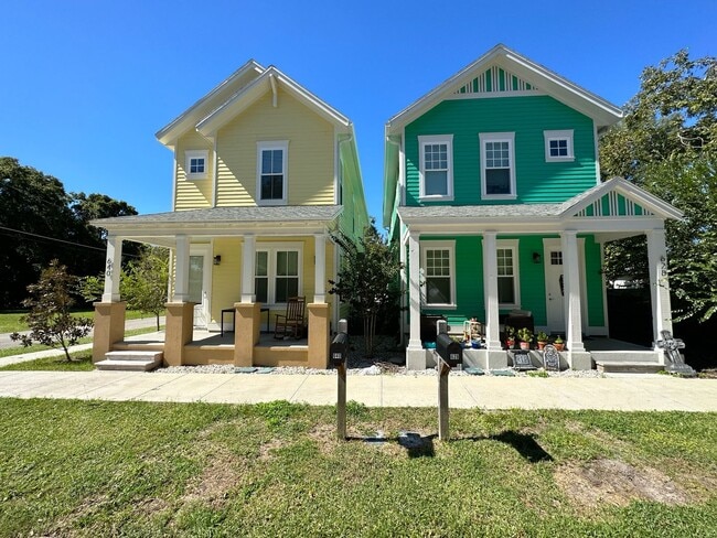 Primary Photo - Recently Built 4 Bedroom 4 Bathroom House ...