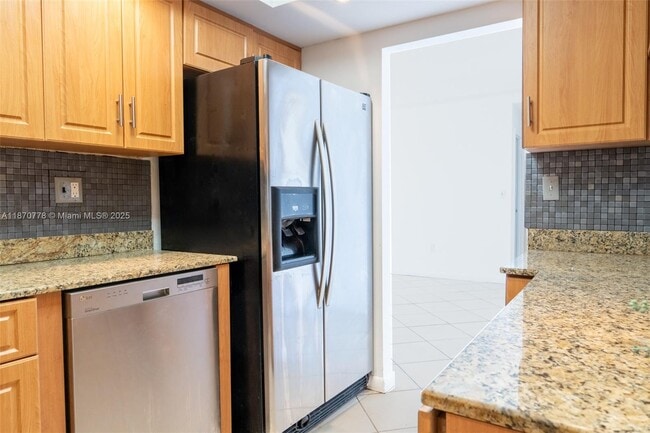 Building Photo - 300 Bayview Dr