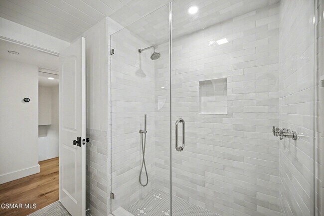 Building Photo - 1292 Brookview Ave