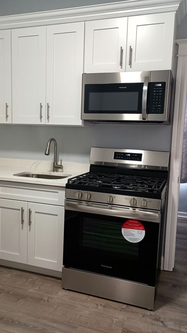 Building Photo - Beautiful Home - Parkside