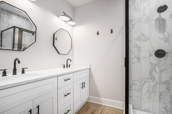 Building Photo - 3 Bedrooms 2 Bathrooms | Landscaping Included