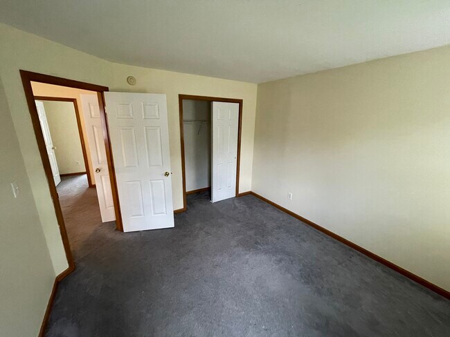 Building Photo - 220 Concord Hill Dr