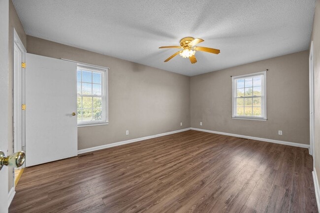 Building Photo - Lovely 3 bed 2 bath home located in Lillin...