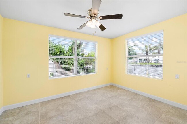 Building Photo - 5541 Bayou Grande Blvd NE