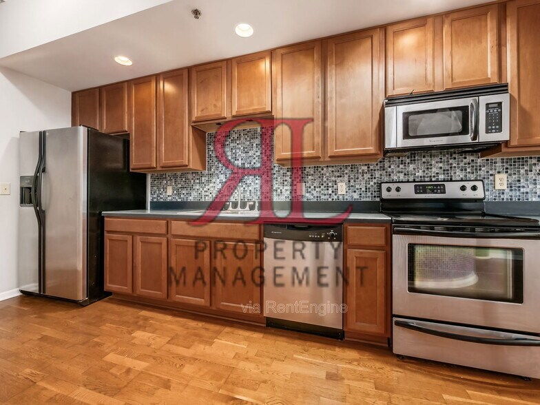 Building Photo - 221 N Front St