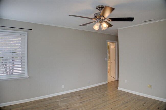 Building Photo - Beautiful Ranch-Style Rental in Marion Gar...