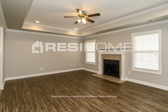 Building Photo - NEWLY RENOVATED HOME--1 MONTH FREE!!