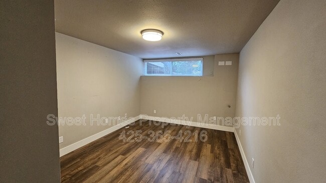 Building Photo - 10940 NE 26th Pl