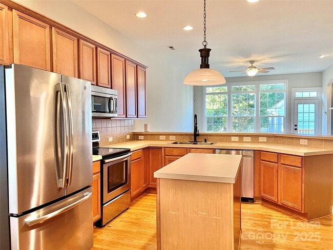 Building Photo - 1205 Gainsborough Dr