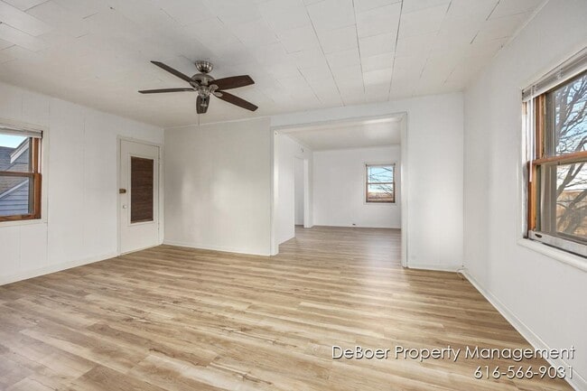 Building Photo - 1621 Lakeshore Dr