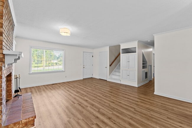 Building Photo - 1201 River Ridge Dr