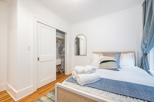 Building Photo - 2453 4th Ave W