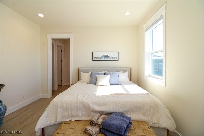 Building Photo - 4879 Esplanade St