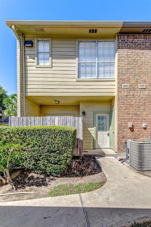 Building Photo - 1515 Sandy Springs Rd