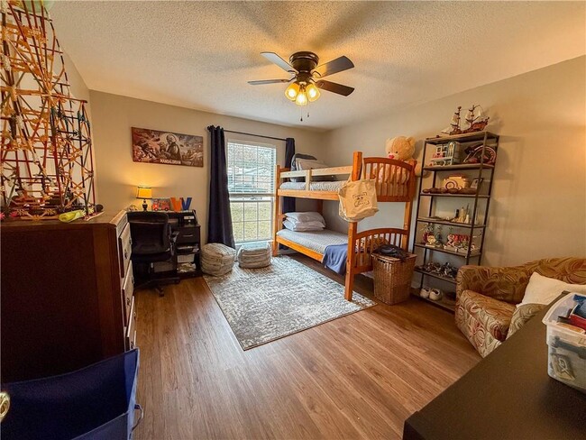 Building Photo - 905 Deer Run Dr