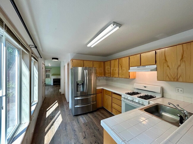 Building Photo - 11015 SW 41st Ave