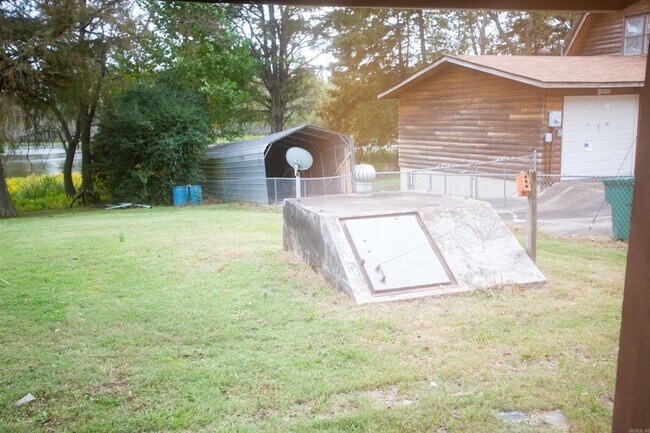 Building Photo - 13118 Old River Dr