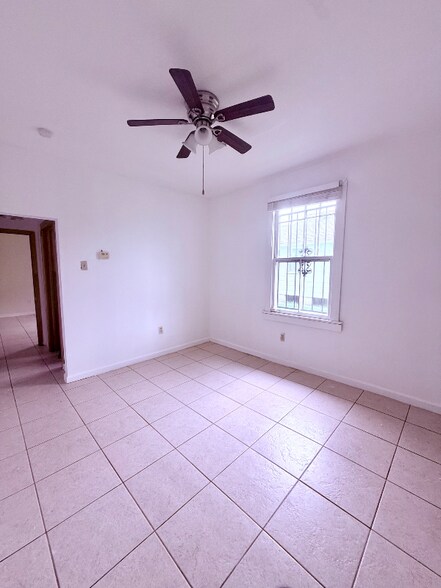 Building Photo - 6116 Dauphine St