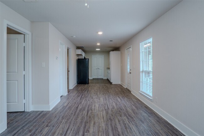 Building Photo - 21415 Russell Dr