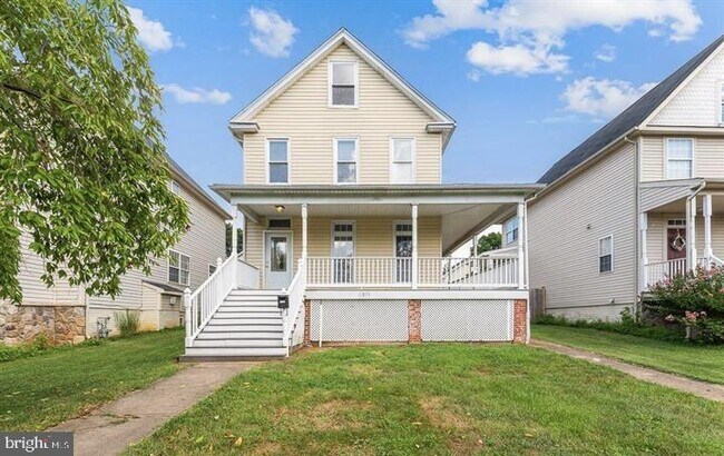 Building Photo - 6011 Falls Rd