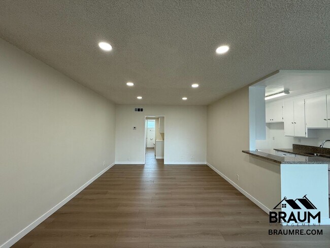 Building Photo - 6041 Whitsett Ave
