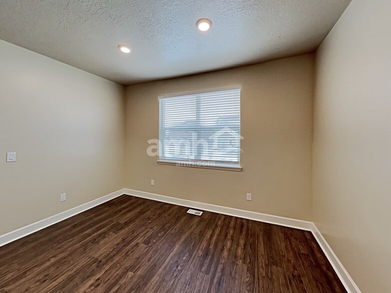 Building Photo - 4427 N Morgan Way