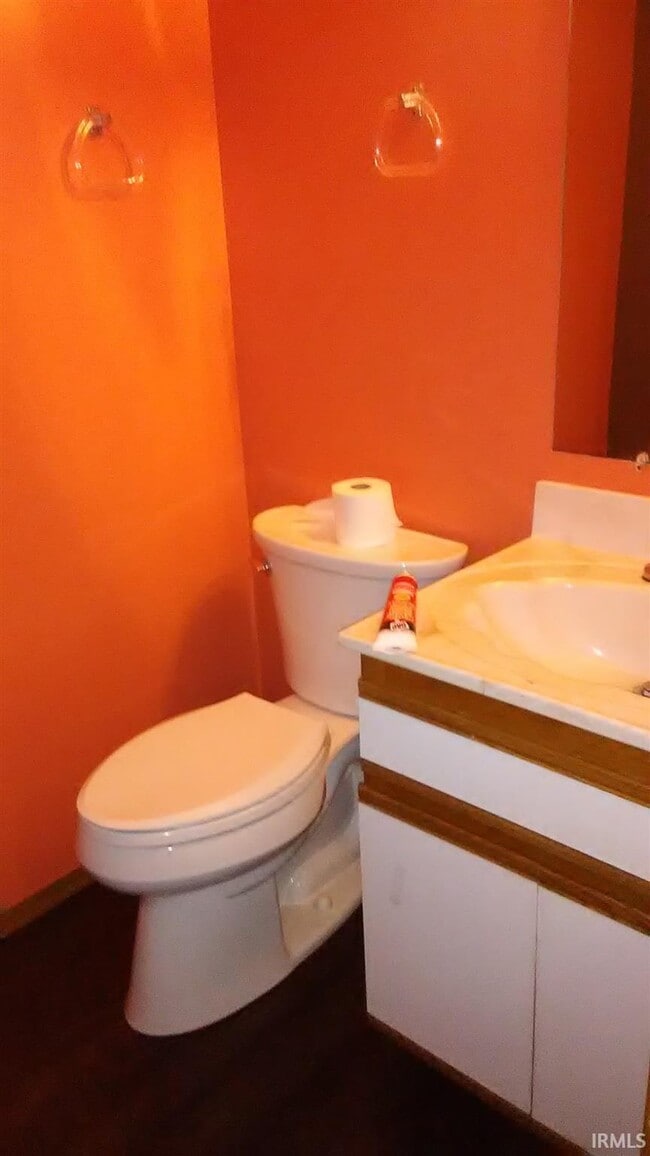 Building Photo - 402 S Village Ct