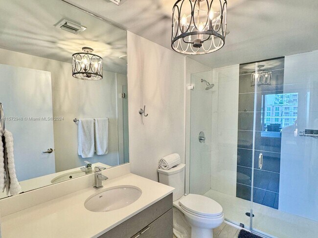 Building Photo - 321 NE 26th St