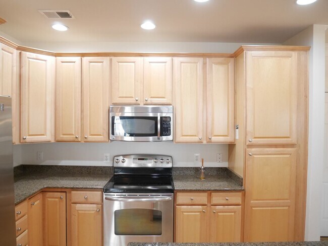 Building Photo - 1513 Feral Dae Ln