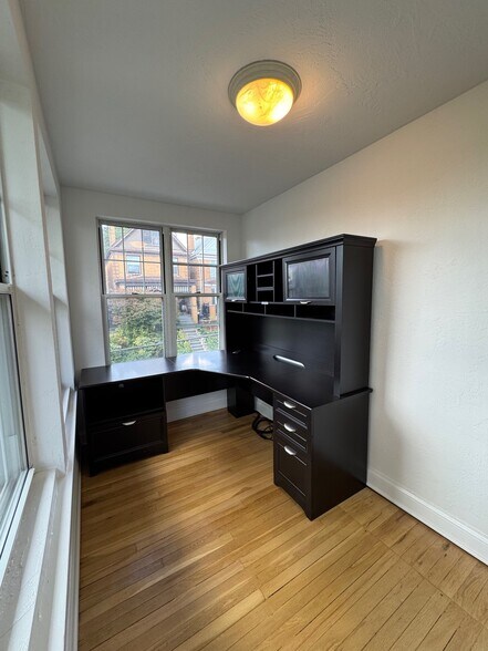 Building Photo - 301 Kambach St
