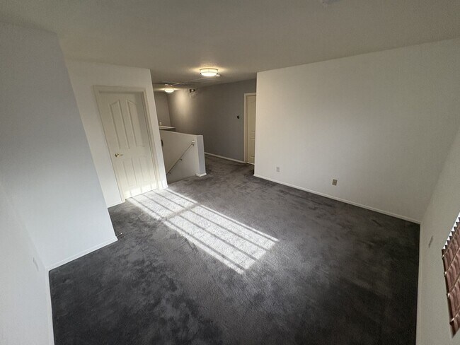 Building Photo - Convenient Location Three bedroom 2.5 baths 2 car garage