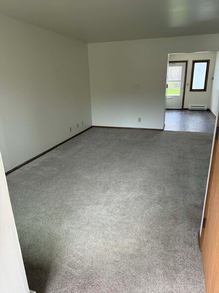 Building Photo - 700 Meadow Ln