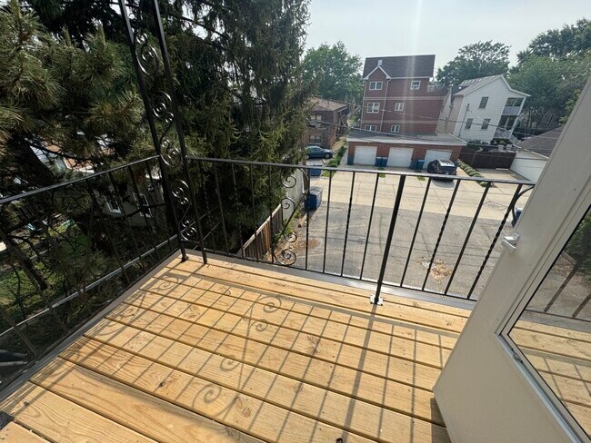 Building Photo - 316 Marengo Ave