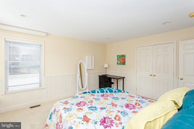 Building Photo - 102 Potters Pond Dr