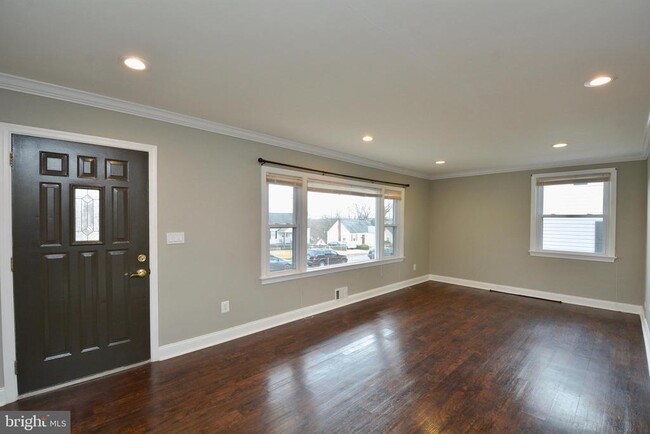 Building Photo - 109 Iroquois Way