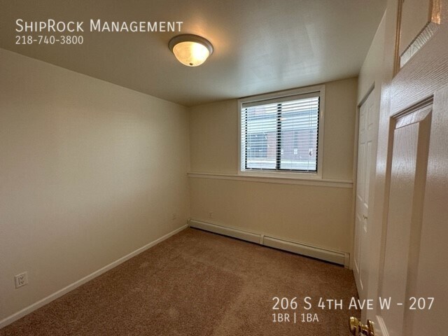 Building Photo - 206 S 4th Ave W