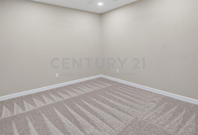Building Photo - Beautiful 3/2/2 Townhome in Weatherford Ready For Move-In!