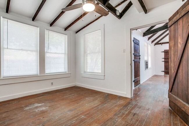 Building Photo - Cozy Rental with Loft near Woodlawn Lake!