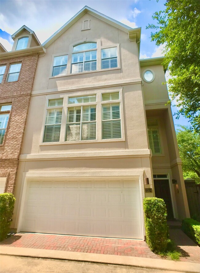 Building Photo - 2104 Bancroft Ln