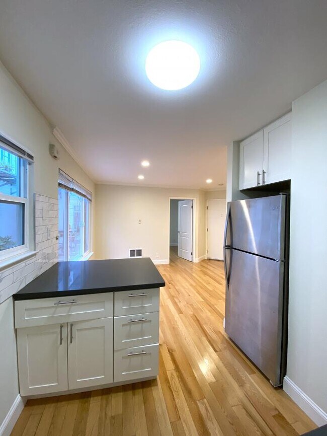 Building Photo - 1 bedroom in San Francisco CA 94118
