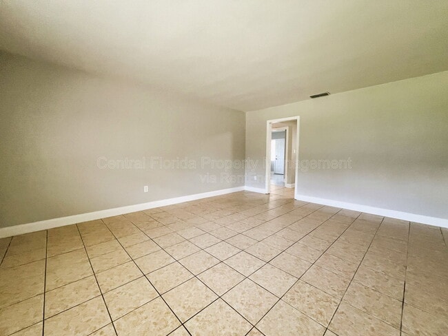 Building Photo - 1510 Altaloma Ave
