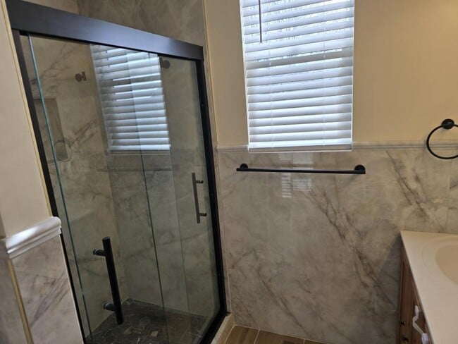 Building Photo - 4909 NE 78th St