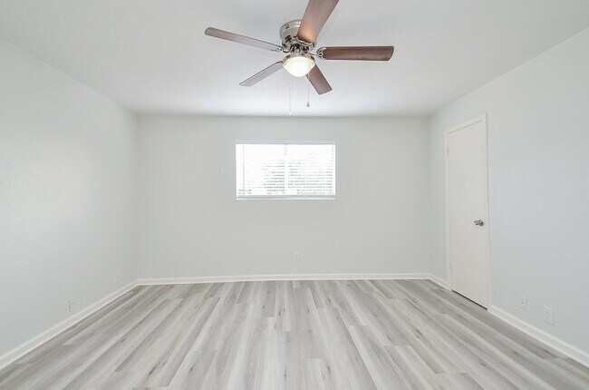 Building Photo - 8101 Amelia Rd