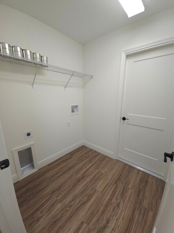 Building Photo - 742 W Deacon Pl