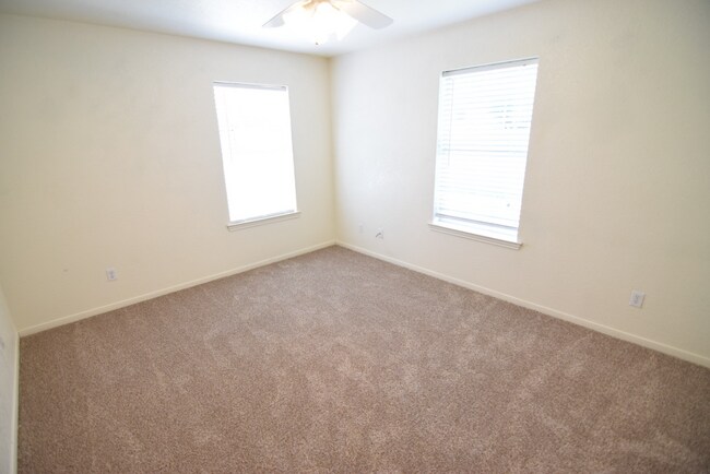 Building Photo - 900 Concho St